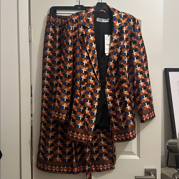 Zara Jackets & Blazers - Zara Multicolor Geometric Satin Suit